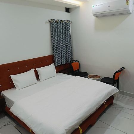 Hotel Shree Kedar Palace Уджайн Екстериор снимка