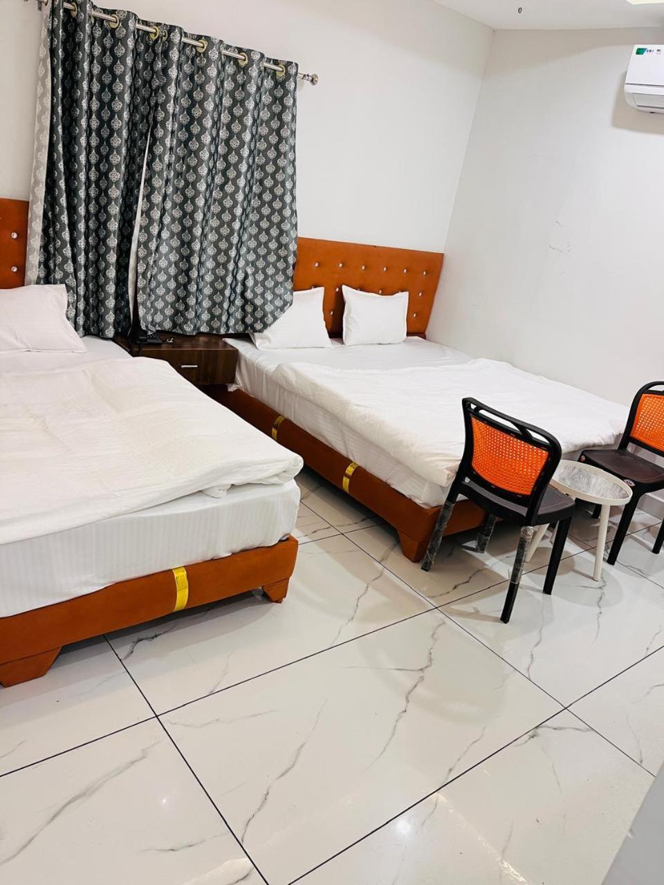 Hotel Shree Kedar Palace Уджайн Стая снимка