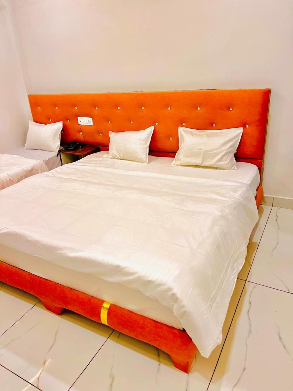 Hotel Shree Kedar Palace Уджайн Екстериор снимка