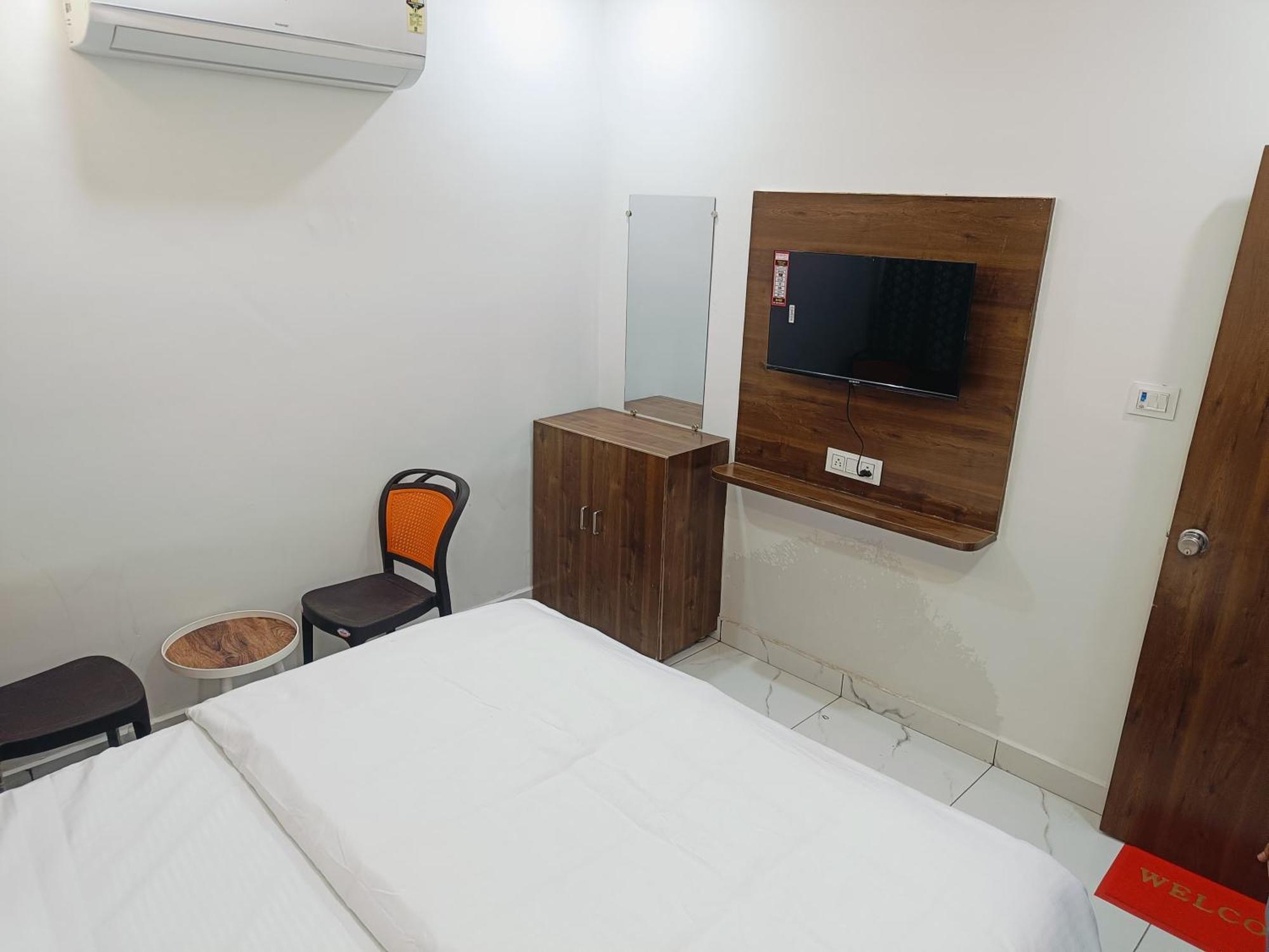 Hotel Shree Kedar Palace Уджайн Екстериор снимка