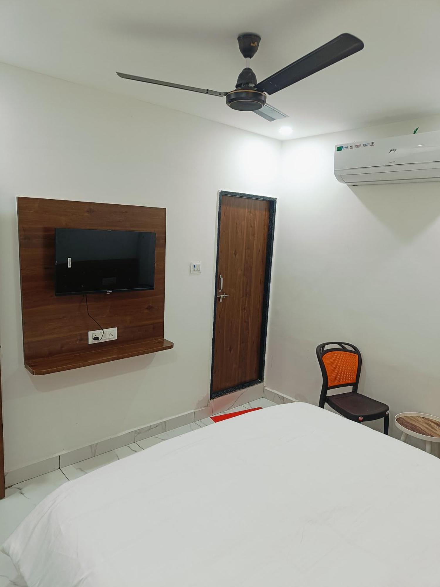 Hotel Shree Kedar Palace Уджайн Екстериор снимка