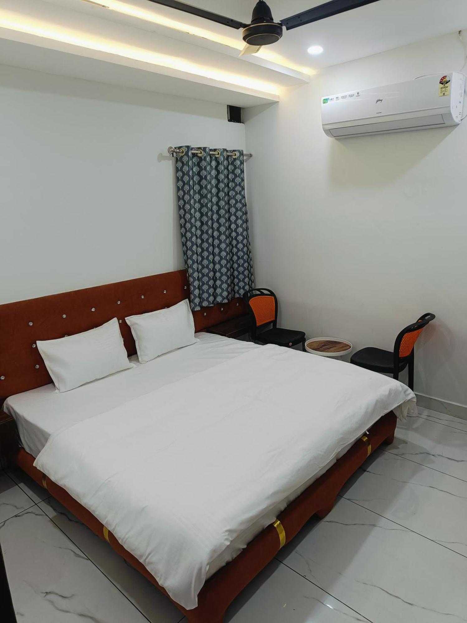 Hotel Shree Kedar Palace Уджайн Екстериор снимка